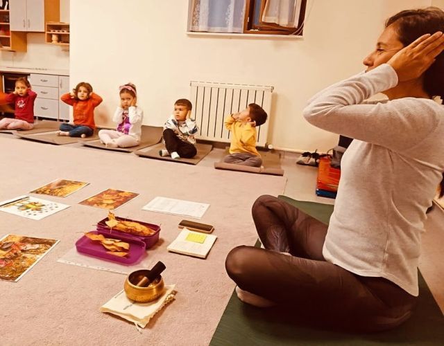 24 Best Yoga Games for Kids and Teens